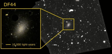 Астрономы решили загадку, связанную с необычной галактикой на 99.99% состоящей из темной материи