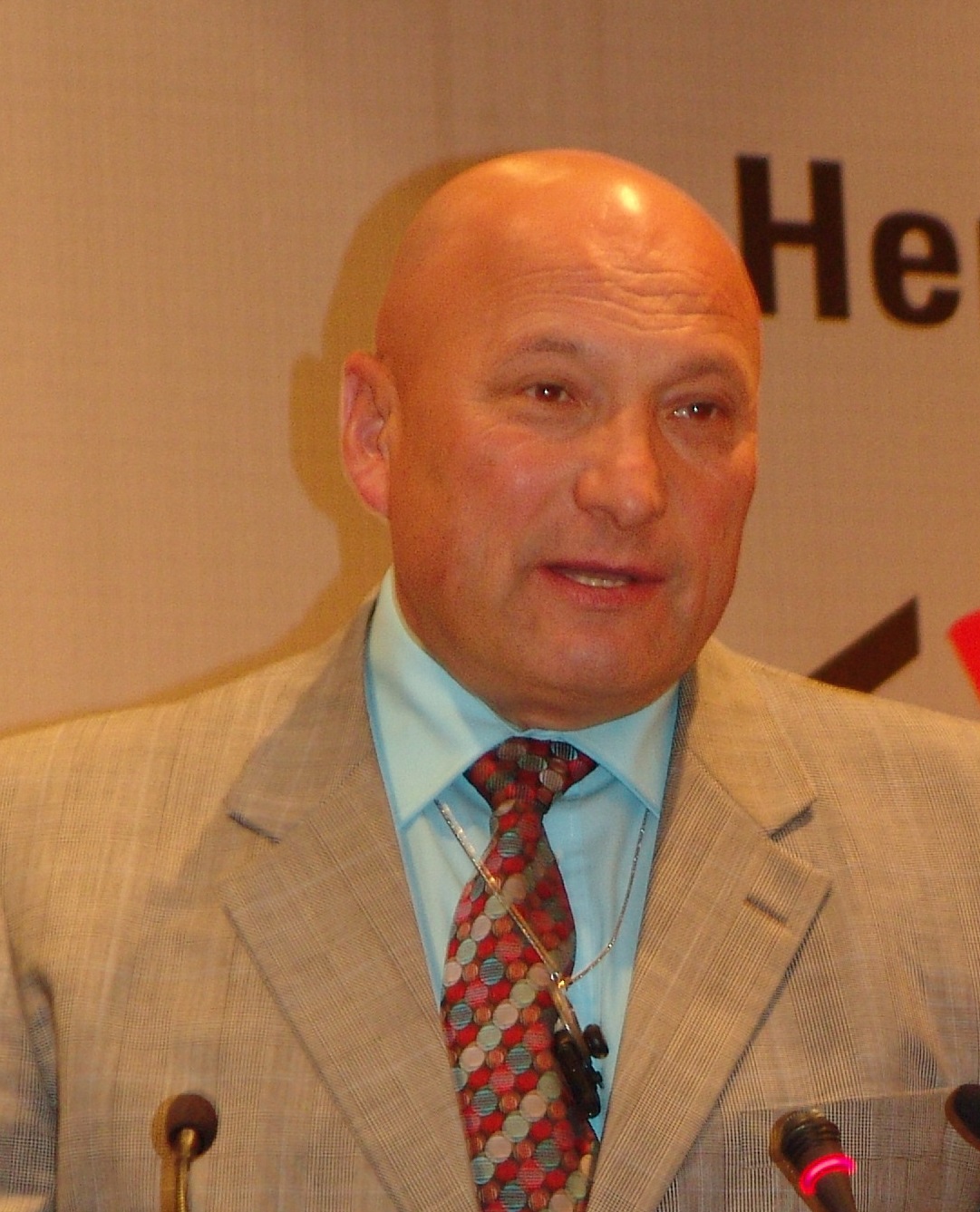 Между наукой и жизнью пролегает знание. Екатеринбург, Россия