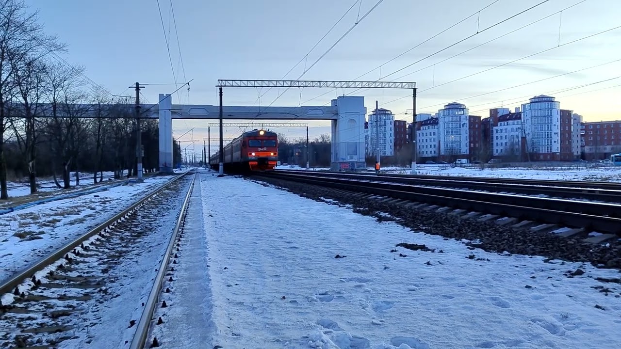 «Приветливая бригада и красивый гудок» Электропоезд ЭТ2М-055 с сообщением Павловск — Санкт-Петербург